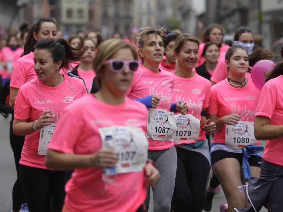 Mujeres participantes en la carrera de esta mañana en Zaragoza.