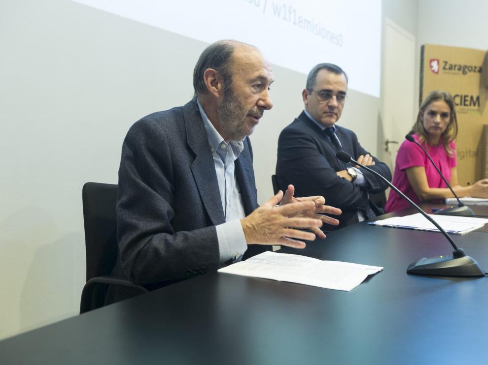 Rubalcaba habla sobre política científica e innovación.