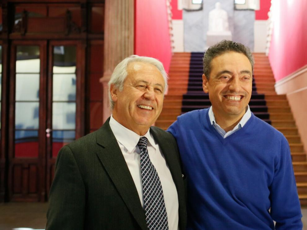 El consejero delegado de Biofabri, Esteban Rodríguez, y el científico de la Universidad de Zaragoza Carlos Martín Montañés.