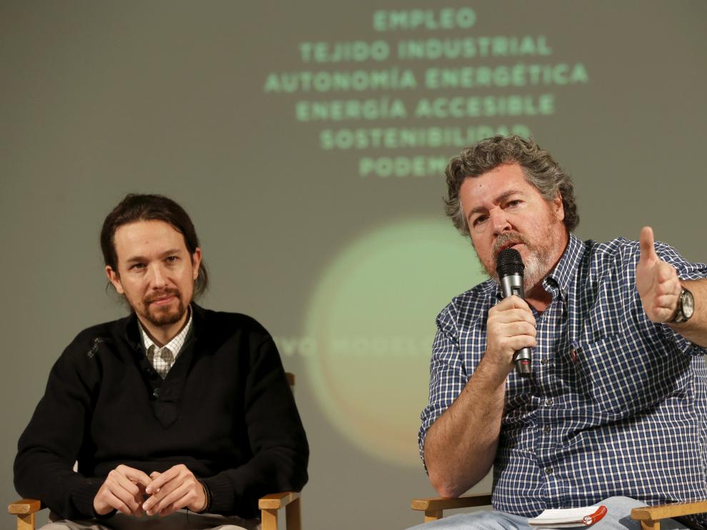 Pablo Iglesias y Juantxo López de Uralde, este martes en Vitoria.