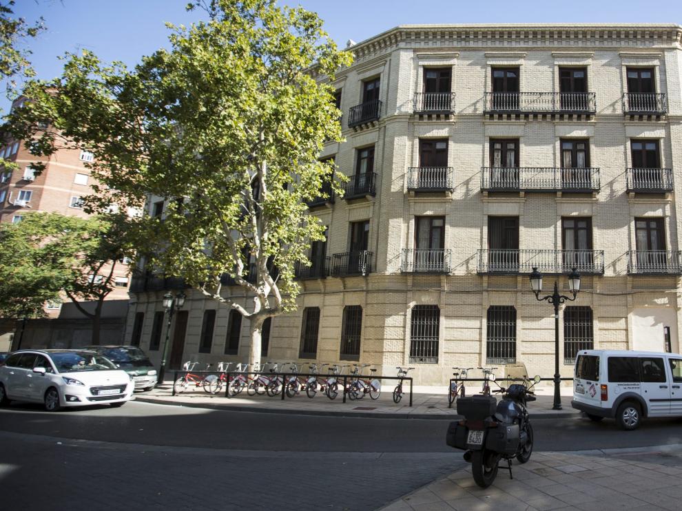 Fachada del antiguo cuartel de Pontoneros en Madre Rafols