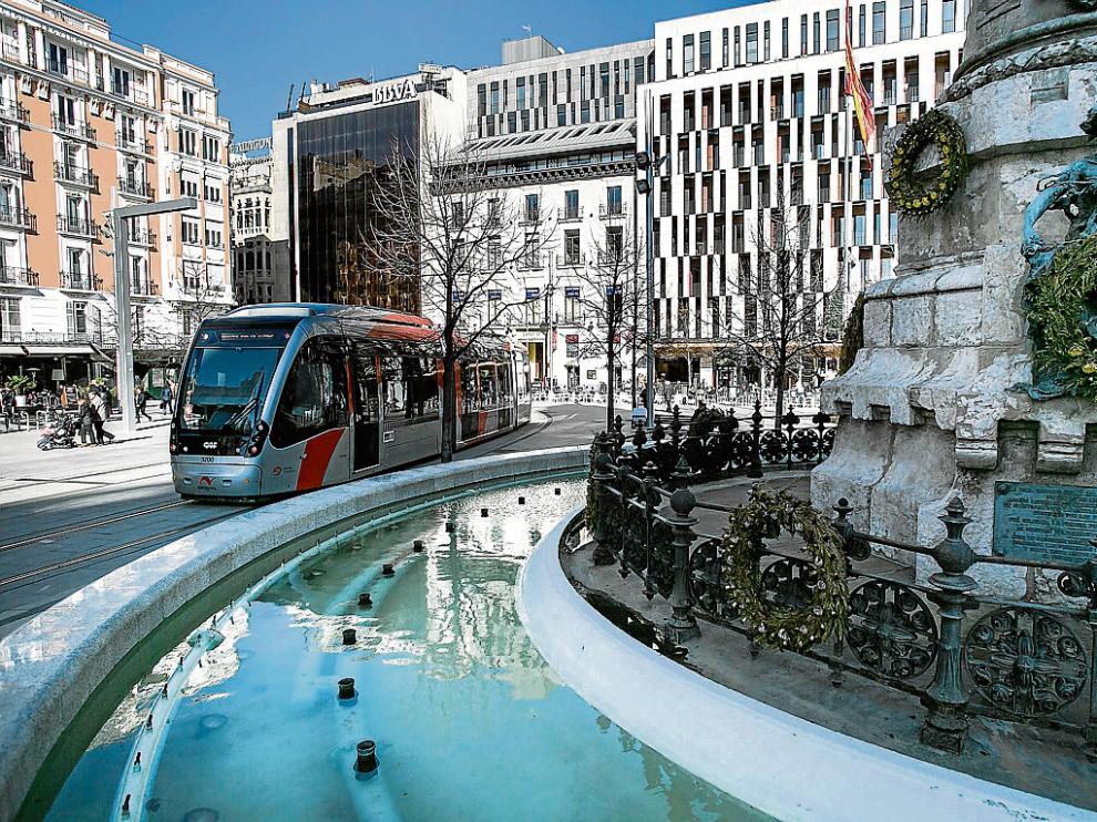 Mover la fuente de la plaza de España, en la foto de 2014, es una de las obras no ejecutadas.