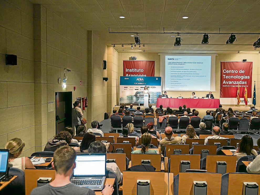 Participantes en un foro sobre empleo celebrado en el salón de actos de Inaem, en 2014.