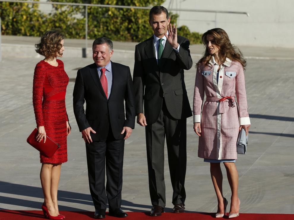Los Reyes reciben a Abdalá y Rania de Jordania con una bienvenida en Barajas