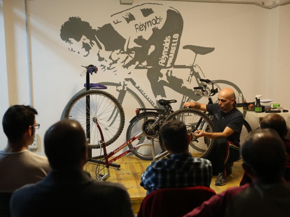 Curso de bicicletas para funcionarios, en La Ciclería
