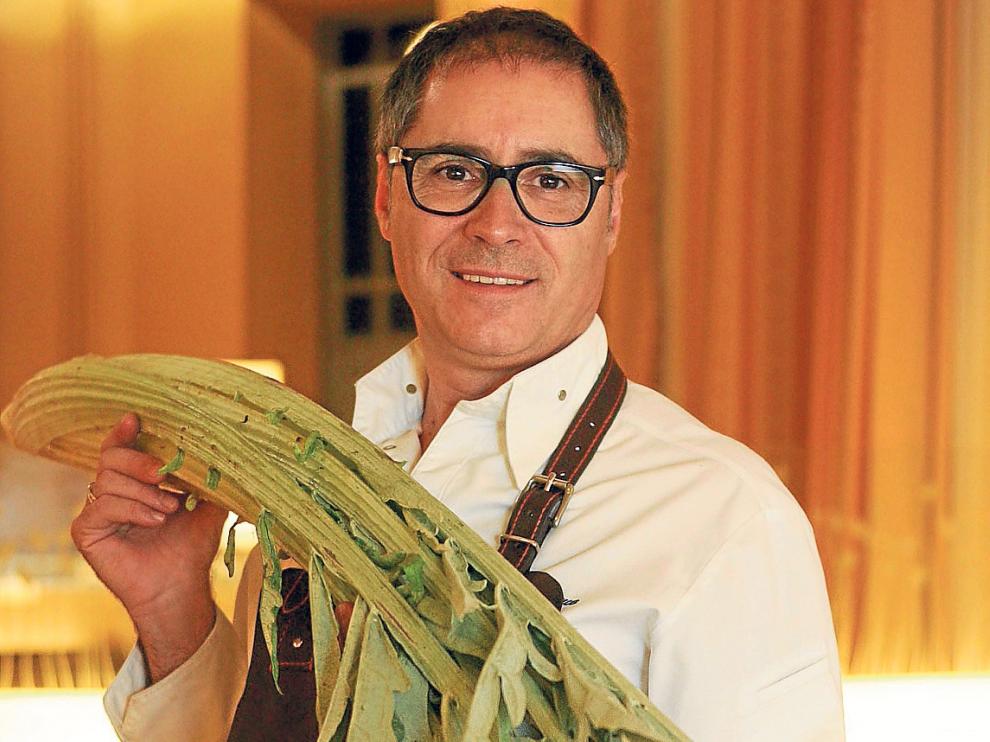 Carmelo Bosque es un gran defensor del producto local aragonés y de temporada, como el cardo.