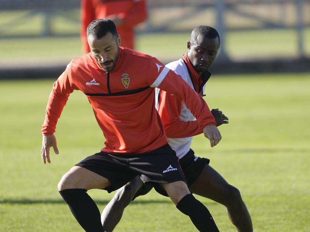 Bono, ayer en el entrenamiento del Real Zaragoza.