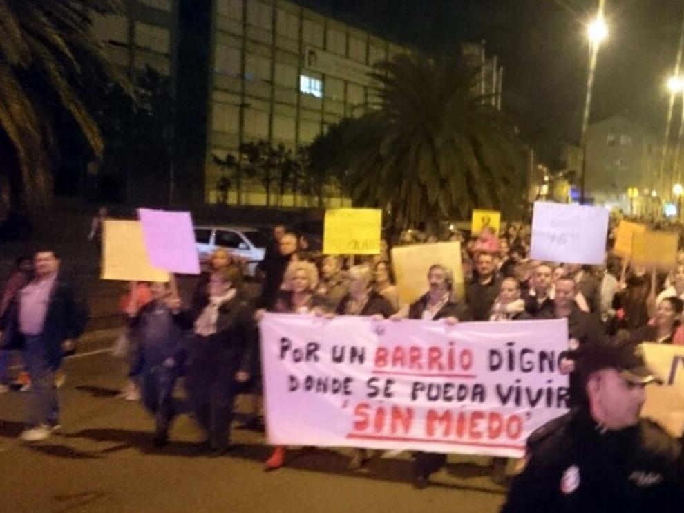 Los vecinos se manifestaron por varias calles del barrio hasta el Corredor Verde, donde se leyó un manifiesto.