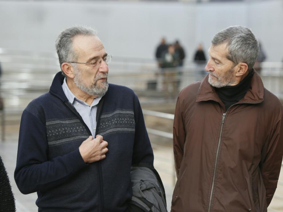 Pedro Arrojo y Julio Rodríguez, conversando.