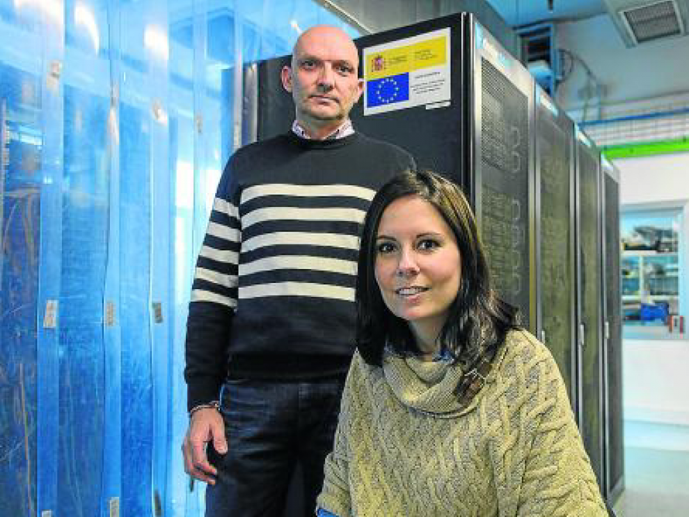 David Íñiguez y Elisa Cauhe, del Bifi (Biocomputación y Física de Sistemas Complejos).