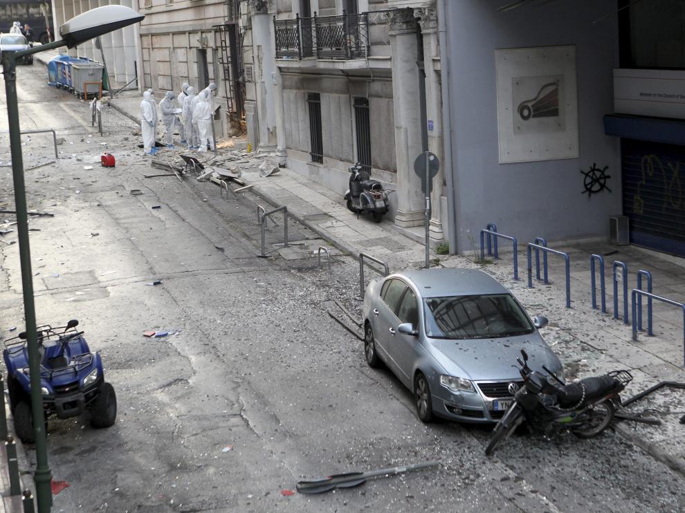 La Policía alcanzó a acordonar toda la zona y a evacuar como medida preventiva un hotel situado en las inmediaciones.