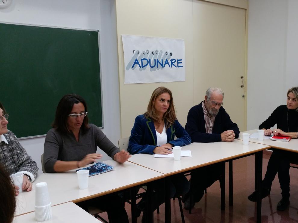 Susana Sumelzo, con representantes de la Fundación Adunare.