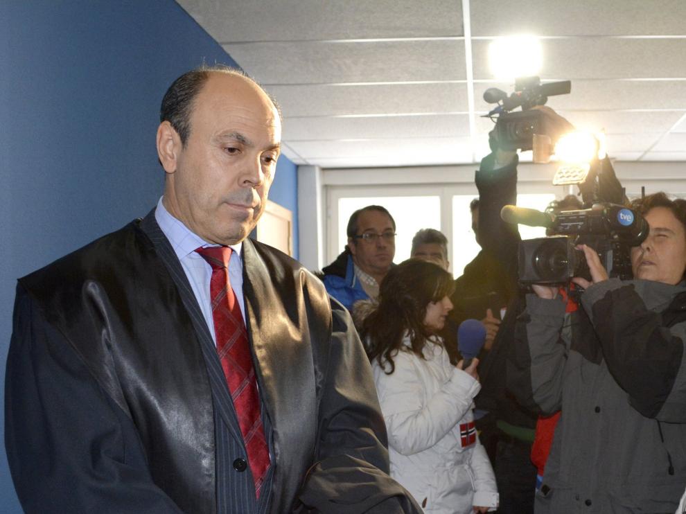 El abogado de Marta Domínguez, José Rodríguez, a la puerta de la sala de vistas del Juzgado numero 7 de Palencia.