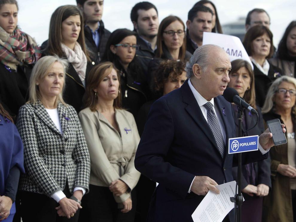Fernández Díaz durante la presentación de la herramienta que permitirá denunciar la agresión contra la mujer.