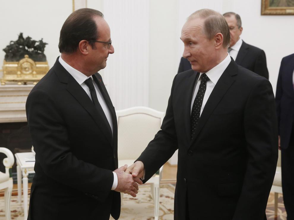 Los presidentes de Rusia, Vladímir Putin, y Francia, Francois Hollande.