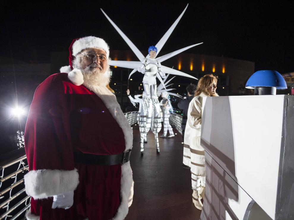 Papá Noel asiste al encendido navideño de Puerto Venecia. AM