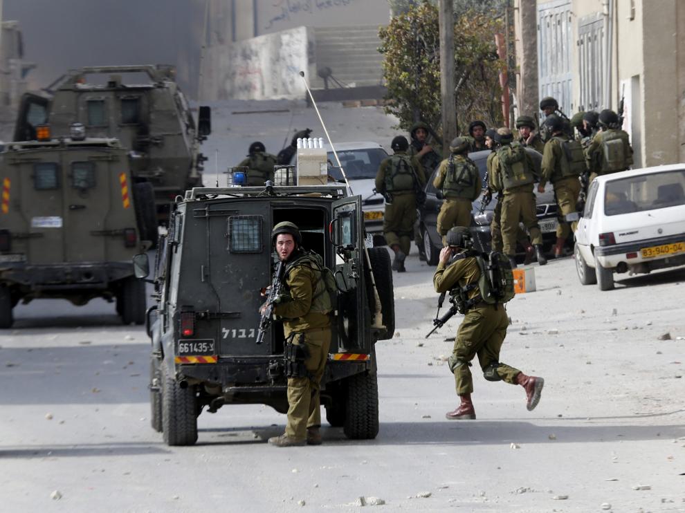 Soldados palestinos en la ciudad de Cisjordania.