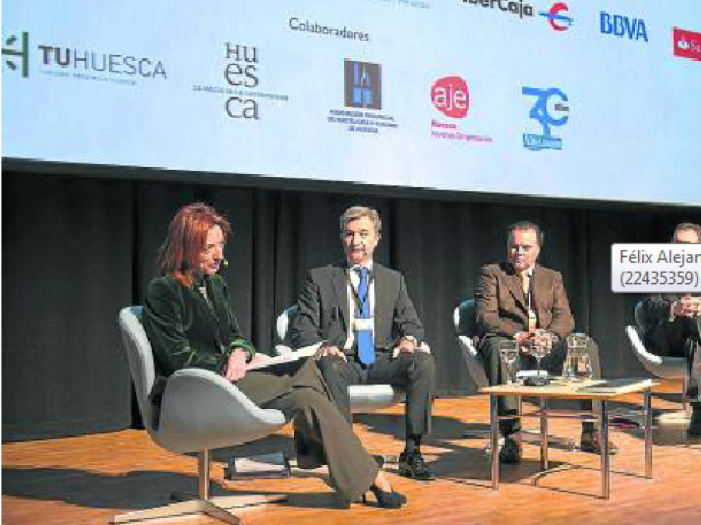 Natividad Blasco, Víctor Iglesias, Fernando de Yarza, Antonio Cobo y Félix Longás ayer en Huesca.