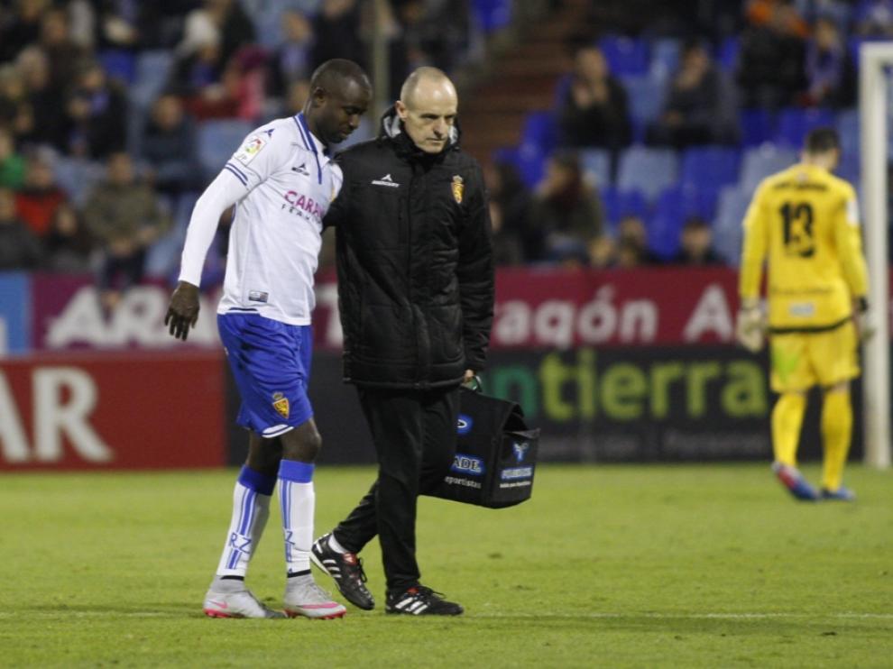Diamanka se retira del campo tras su lesión