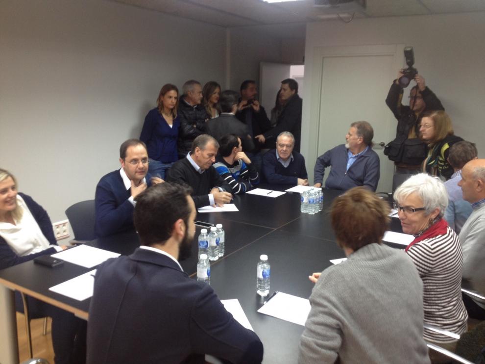 Luena con representantes de la Plataforma en Defensa del cuartel.