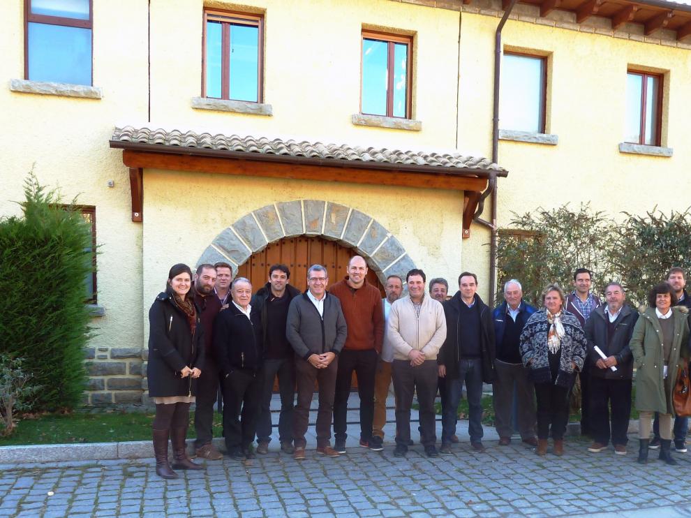 Una treintena de alcaldes aragoneses y catalanes de municipios de montaña han firmado un manifiesto a favor de estas zonas
