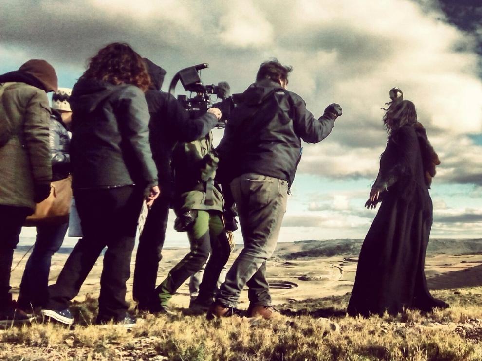 La actriz Laura Gómez-Lacueva encarna a la Tía Casca en el documental 'Bécquer y las brujas' que dirige Elena Cid.