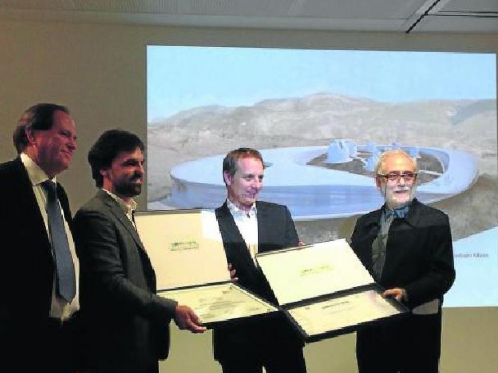 Alberto Cobos y Manuel Godoy de Mytaki, entre Mariano Bayón (dcha.) y David Blanco del jurado.