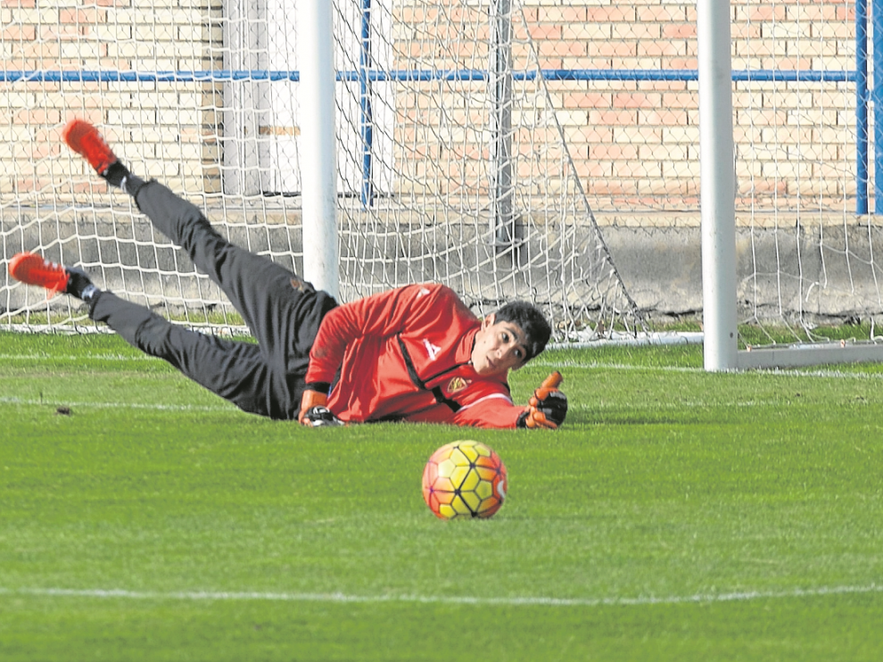 Bono, en un entrenamiento del Real Zaragoza.