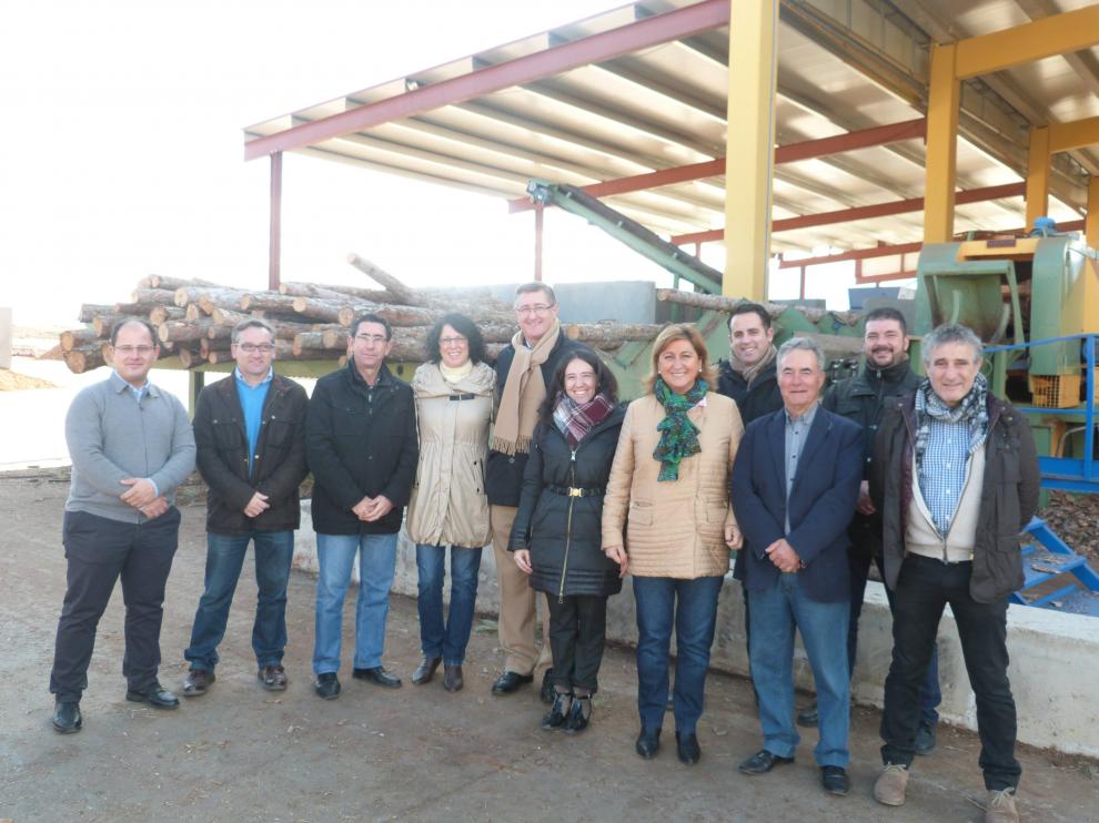 Visita de la coalición PP-PAR a la fábrica de pellets en Bea