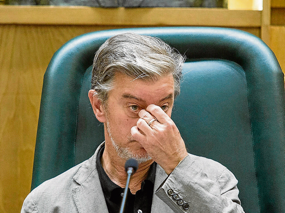 Pedro Santisteve, alcalde de Zaragoza, en un pleno.
