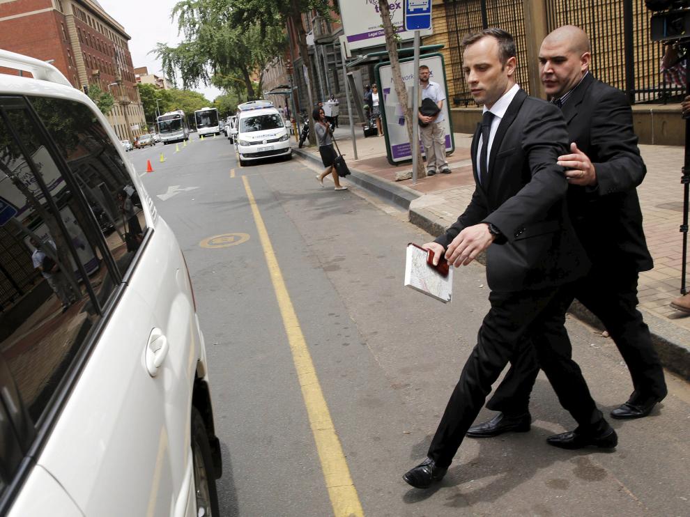 Oscar Pistorius sale este martes, día 8, del Tribunal Superior de Pretoria.