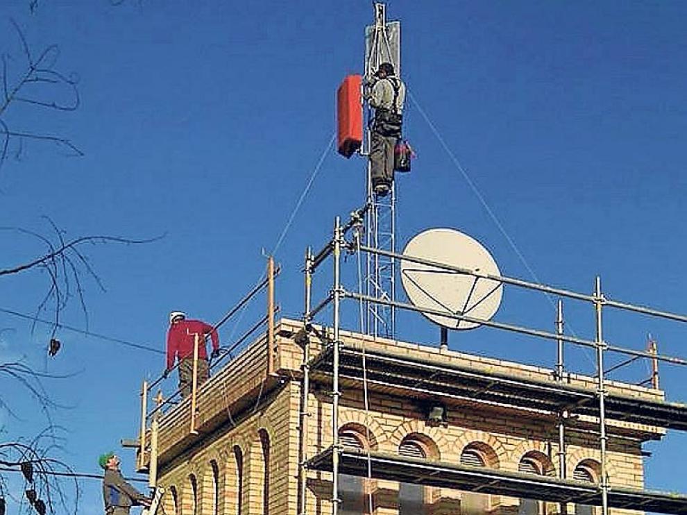 Imagen de los trabajos para instalar el repetidor.