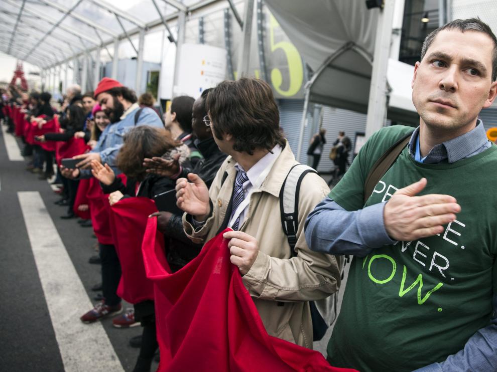 Miles de personas salen a la calle en París un mundo sostenible