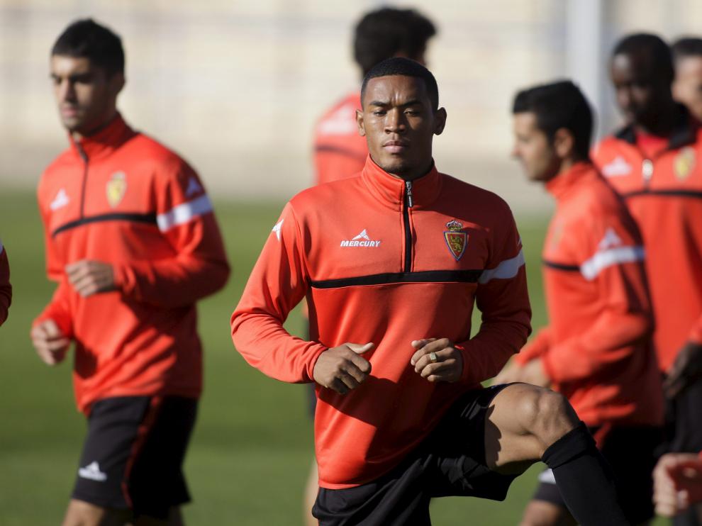 Hinestroza, en primer plano, en un entrenamiento