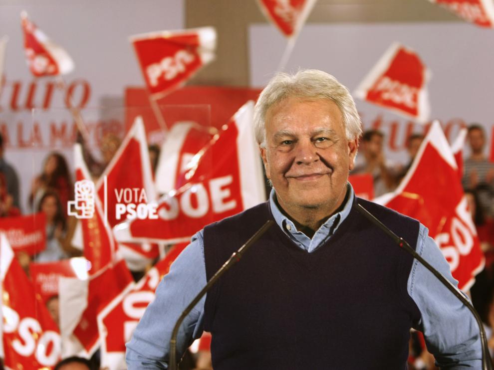 Felipe González, durante el acto del PSOE en Badajoz