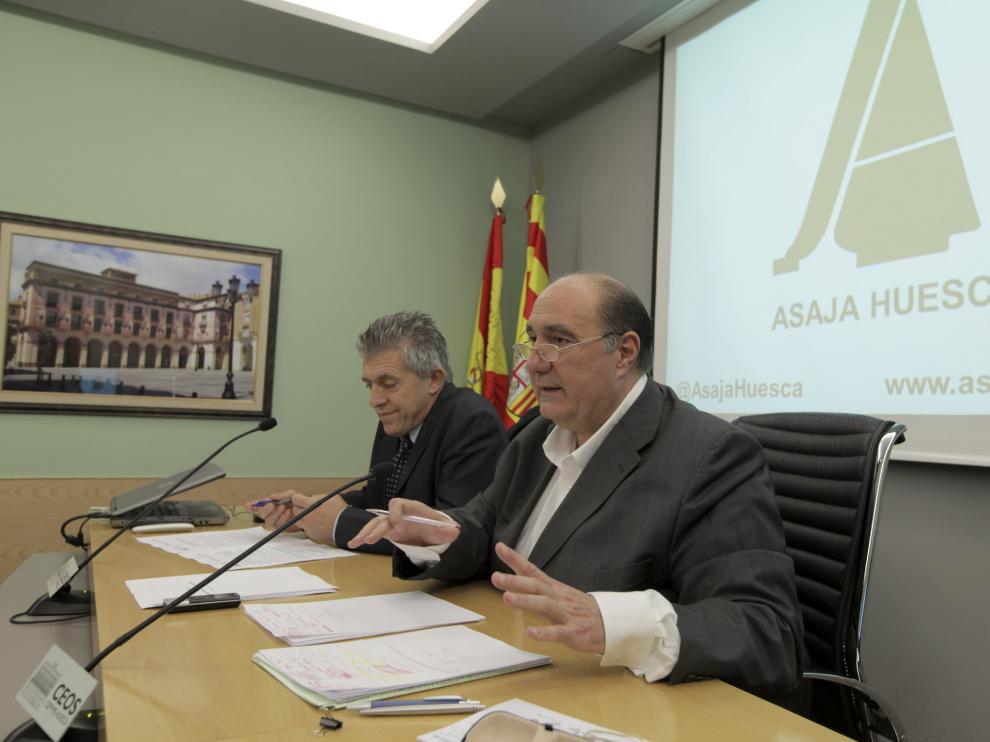 El secretario general de Asaja, Ángel Samper (izquierda), y el presidente provincial, Fernando Luna