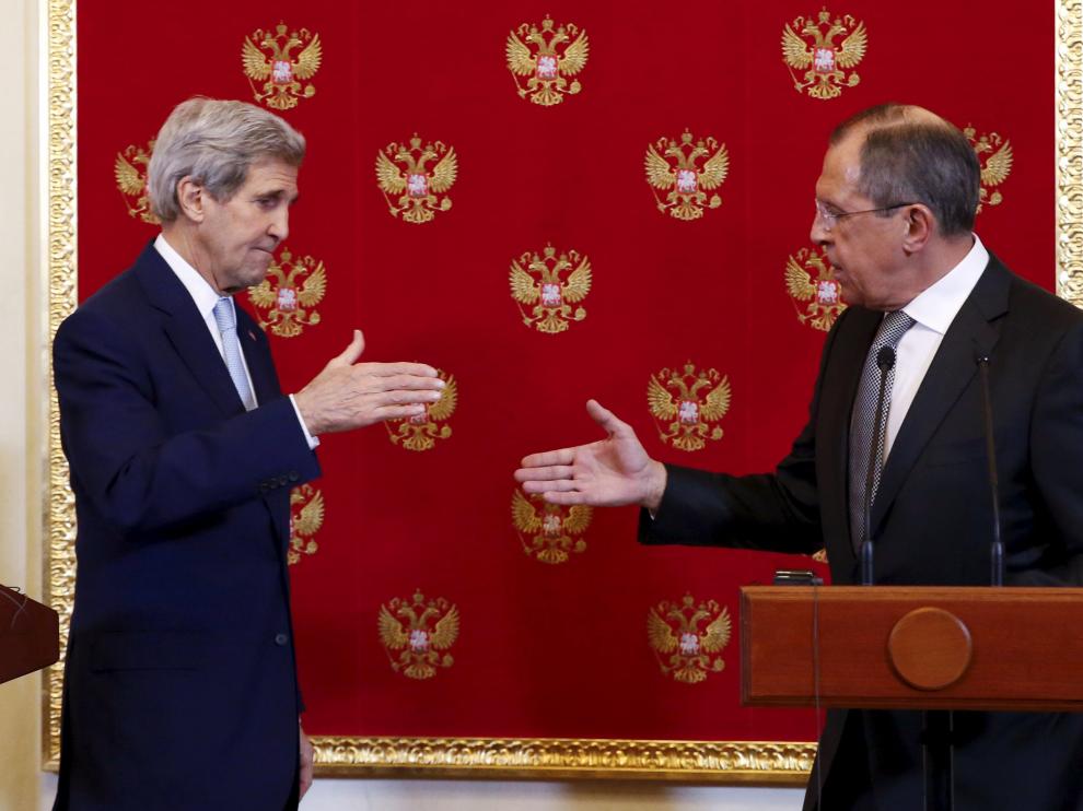 Ministro de exteriores ruso, Sergei Lavrov junto con John Kerry