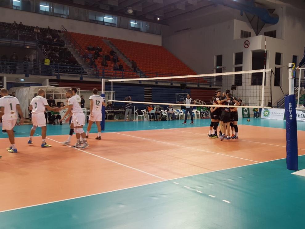 El CAI Voleibol Teruel durante un partido en el pabellón de Los Planos de Teruel