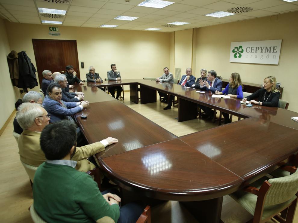 Jordi Sevilla y Susana Sumelzo, en un encuentro con los empresarios aragoneses.