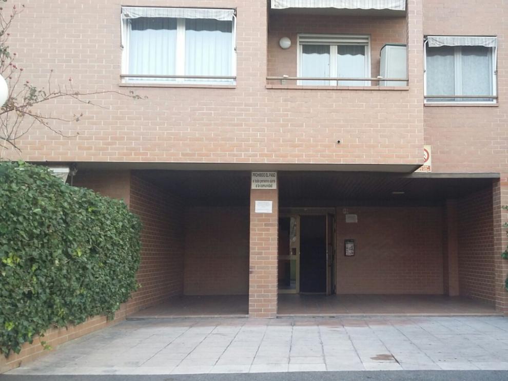 Imagen del portal donde está ubicado el piso en el que se ha producido el asesinato.