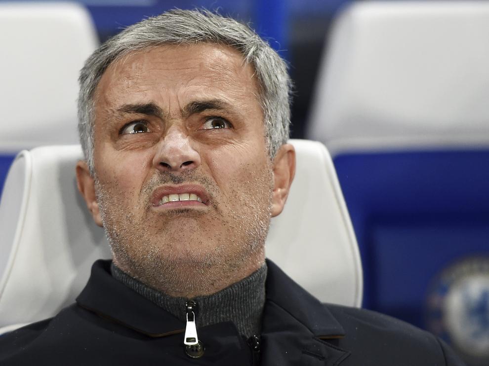 Mourinho ha sifo destituido este jueves como entrenador del conjunto londinense.