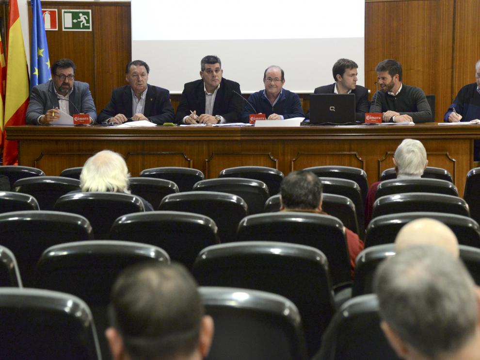 Los máximos dirigentes del club oscense rindieron ayer cuentas ante los accionistas.