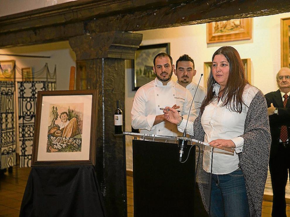 Ana Acín, Eduardo Salanova, Ismael Cano y Ramón Justes dcha., con la imagen de las etiquetas.