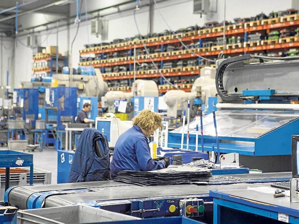 La automoción (en la foto, una empresa proveedora) es clave en nuestras exportaciones.