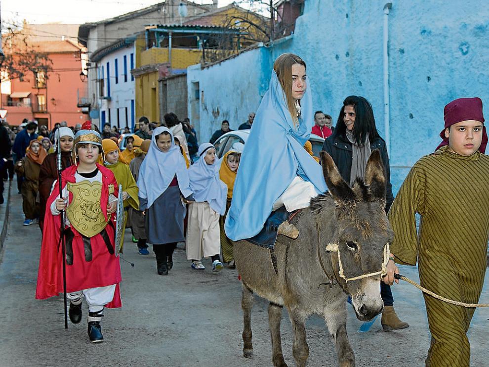 Los escolares caracterizados recorrieron ayer las calles del centro de Calatayud.