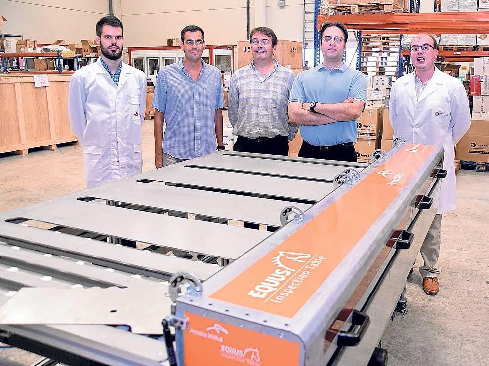 Carlos Bello, José M. Martin, Marcos Rubio, Carlos Nuzzo e Iván Lalaguna, con el producto.