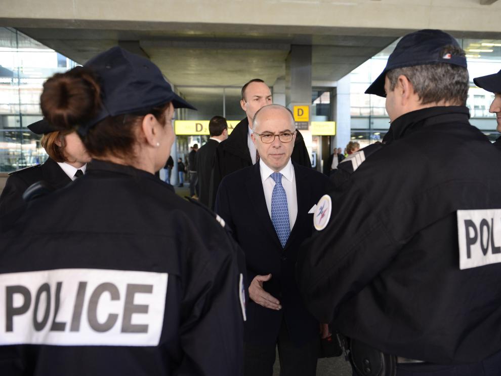 El ministro del Interior francés, Bernard Cazeneuve