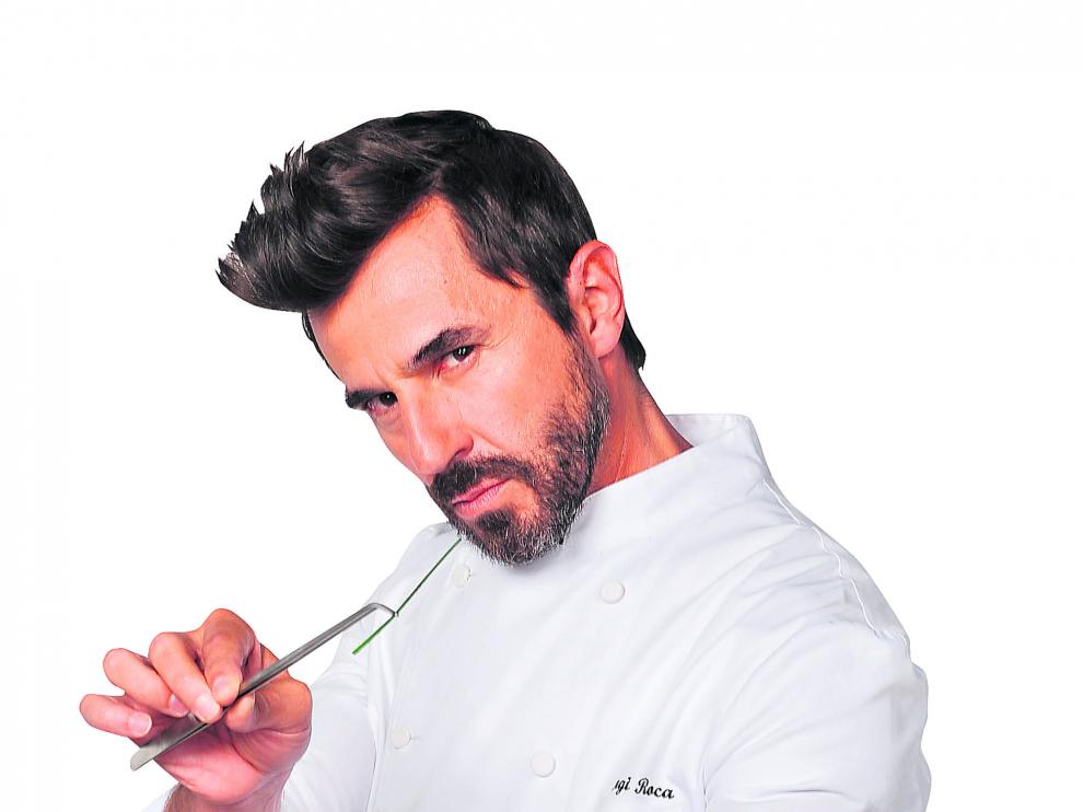 Santi Millán se defiende en la cocina.