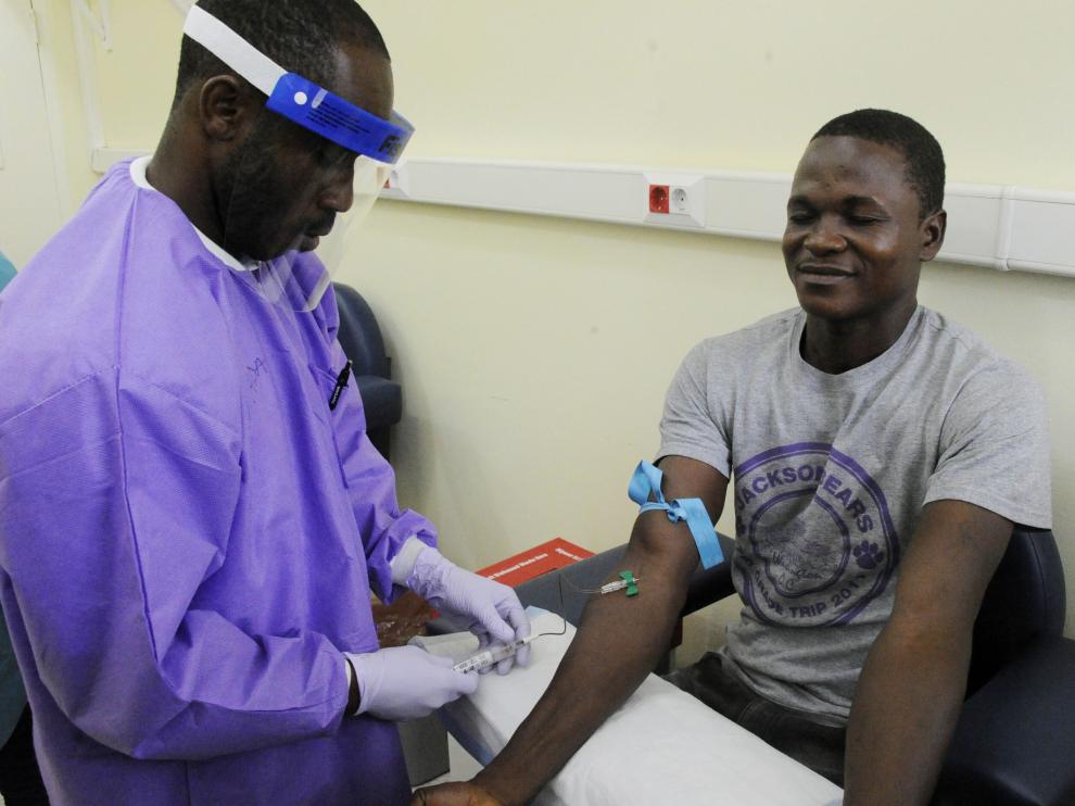 Un superviviente del ébola que participó en un estudio sobre el virus en Monrovia.