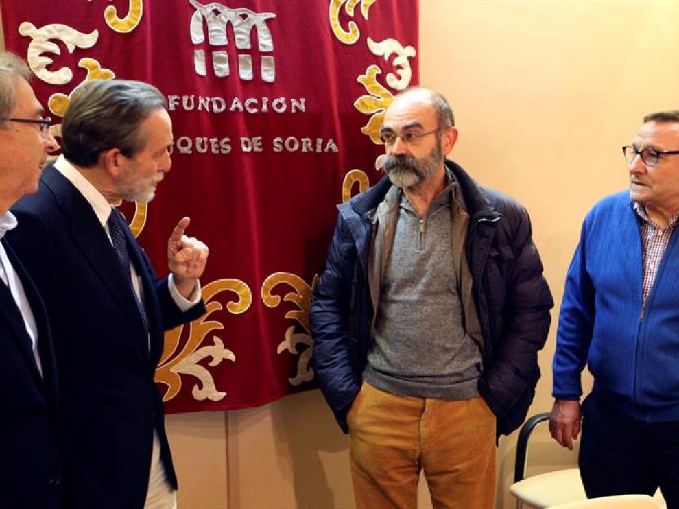 El secretario general de la FDS, José Maria Rodriguez-Ponga (i), junto al profesor José Angel Gonzalez del CI Antonio Machada (c) y el profesor Alfredo Jimeno, nuevo patrono de la Fundación.